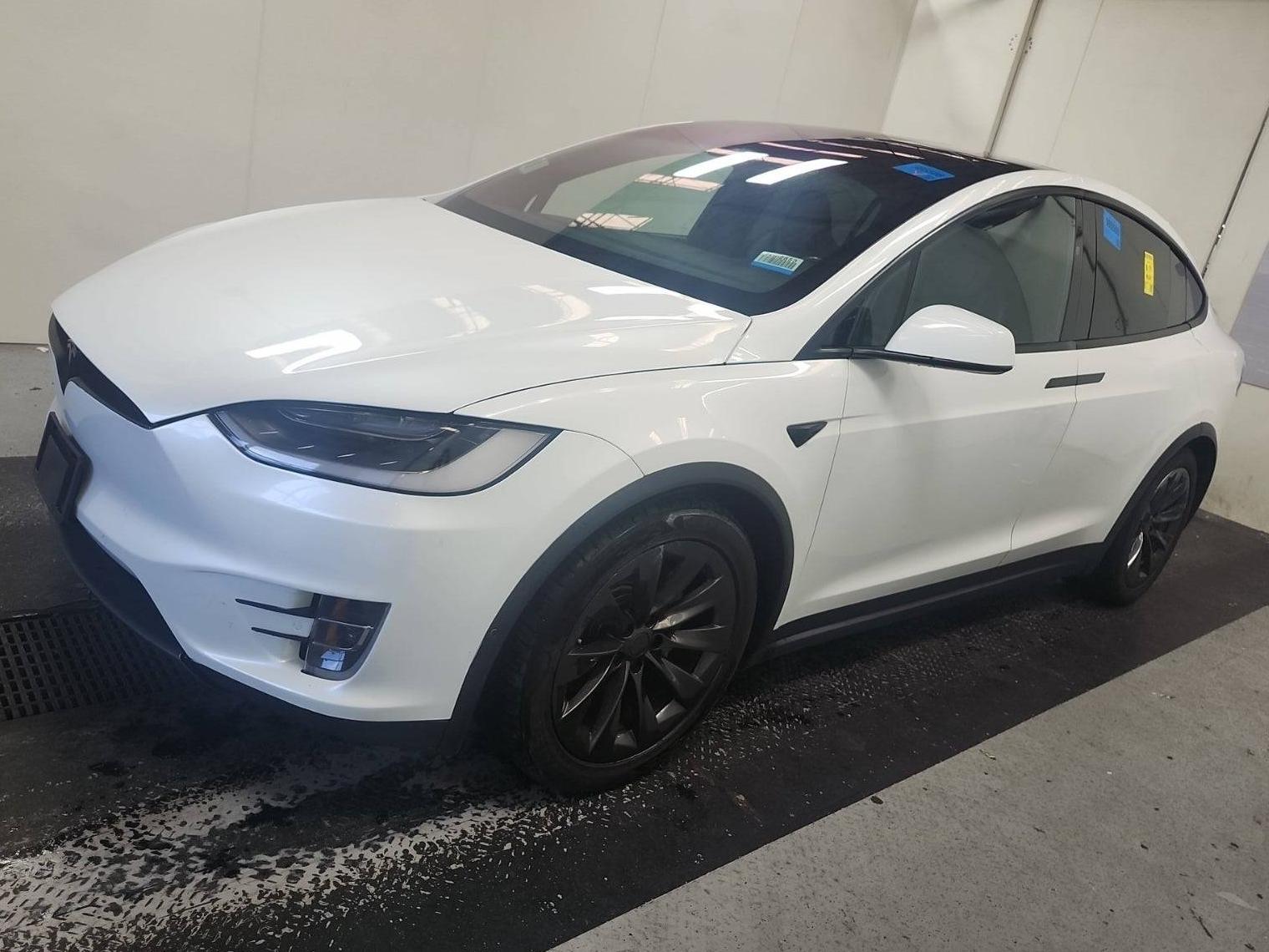 TESLA MODEL X 2017 5YJXCBE27HF038110 image